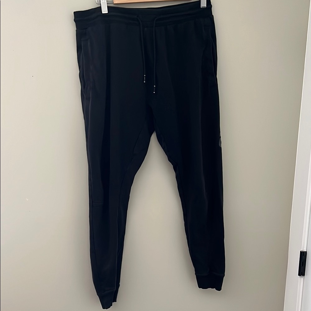 Gymshark Black Tapered Jogger Sweatpants Mens Large Logo